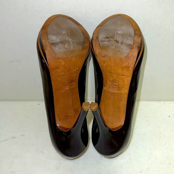Donald J. Pliner Black and Tan Heels - Picture 7 of 8